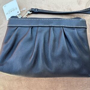 COACH BLACK LEATHER PLEATED WRISTLET